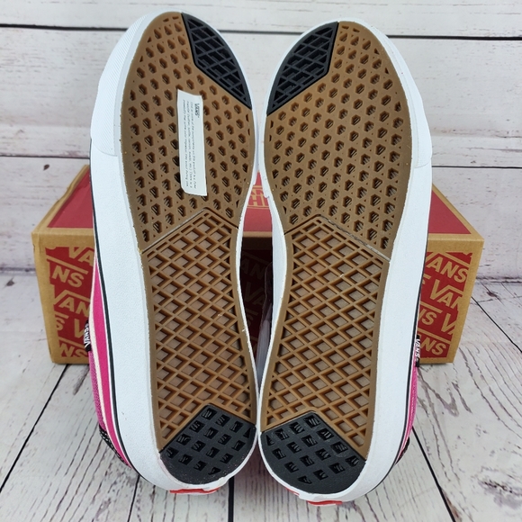 *Sold New Van's TNT Advanced Prototype Magenta - Picture 8 of 9